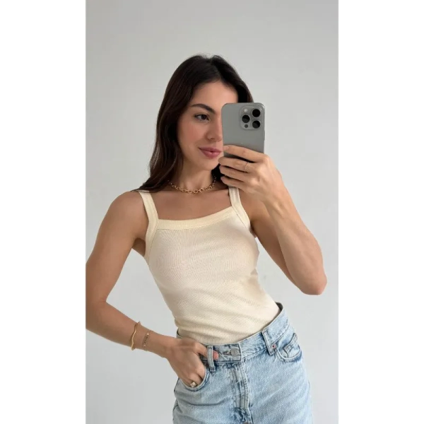 REGATA SLIM - AMARELO MANTEIGA