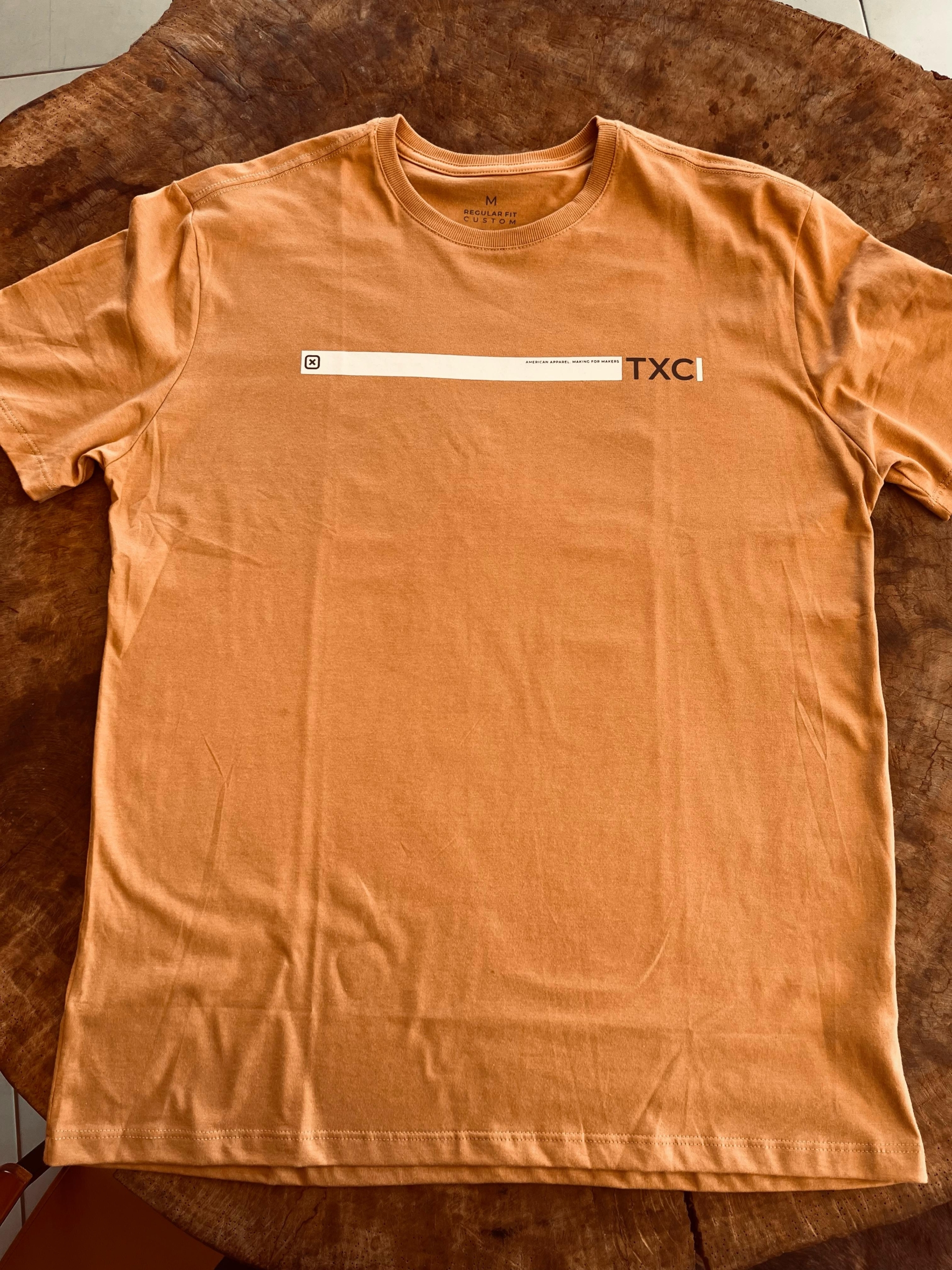 CAMISETA REGULAR MEIA MALHA PENTEADA ESTAMPADA 192323 - 0014-CARAMELO - Imagem 2