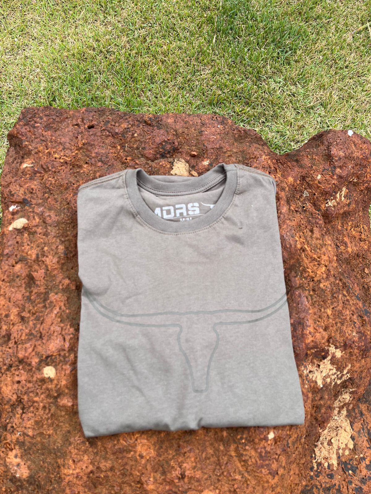 CAMISETA VERDE MUSGO SILK LONGHORN CINZA MC875 - Imagem 2