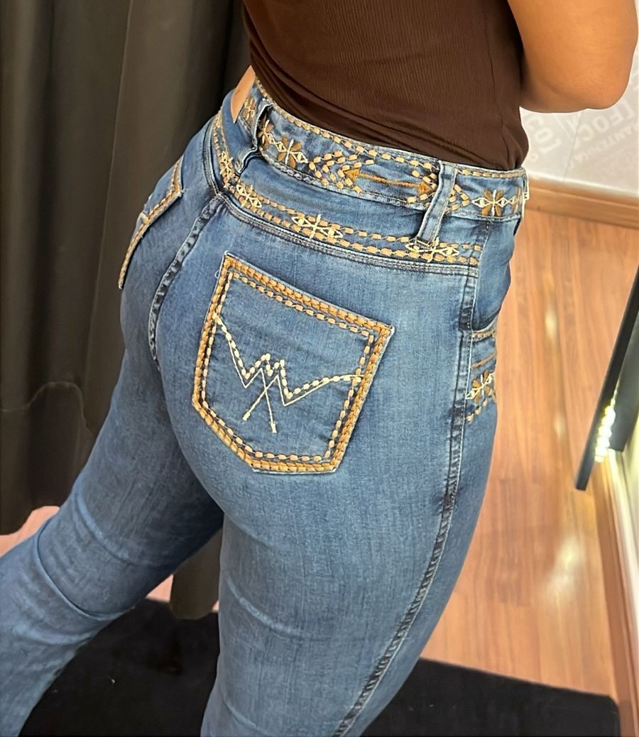 REF. 262039 CALÇA FEM BORDADA FLARE MINUTY
