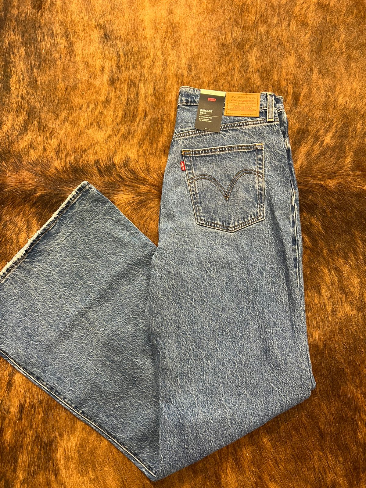 CALCA JEANS RIBCAGE BELL LEVIS A75030020 - Imagem 2